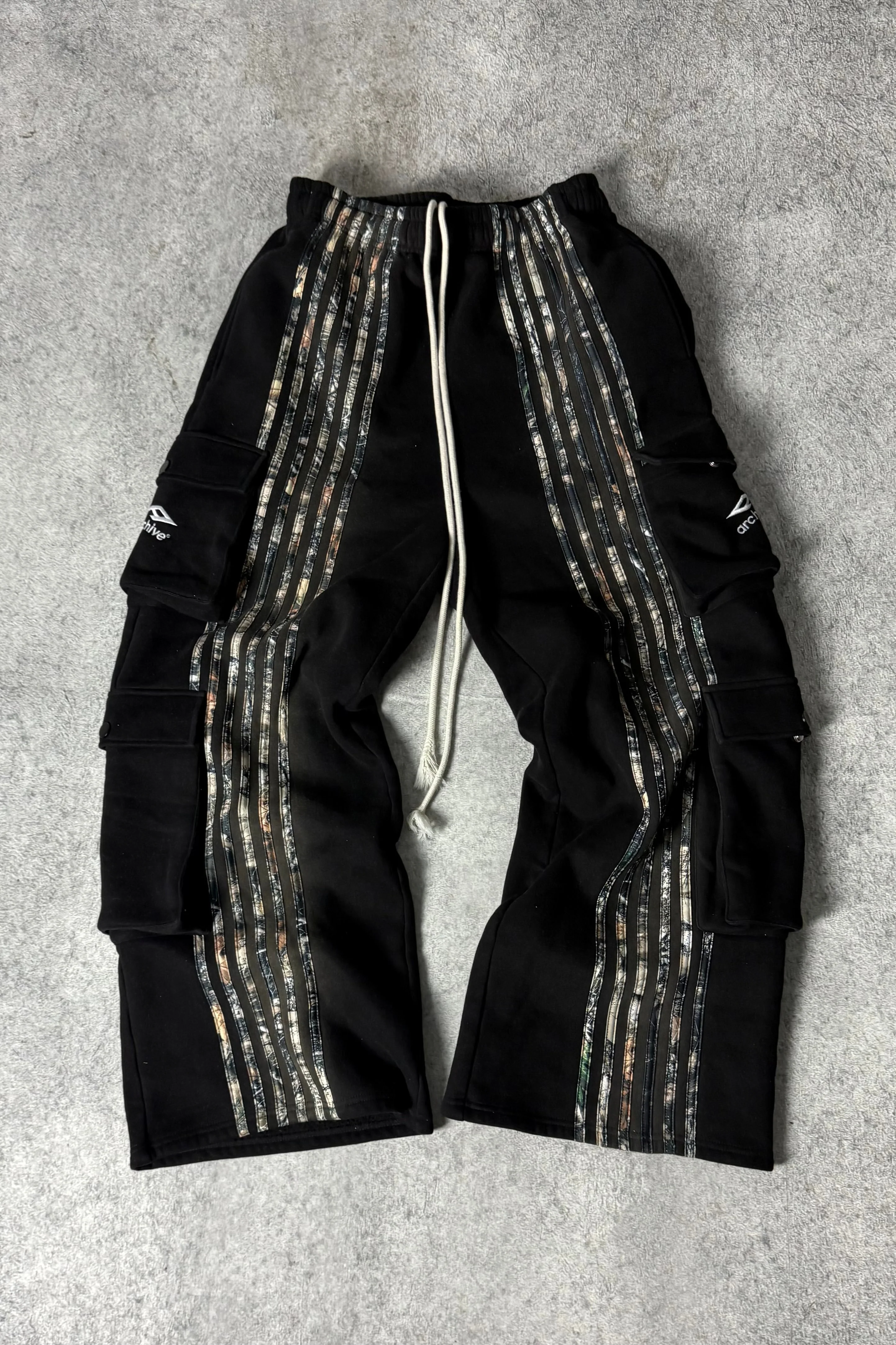 ARCHIVE HUNTER CARGO STRIPE SWEATPANTS CAMO - BLACK - Image 3