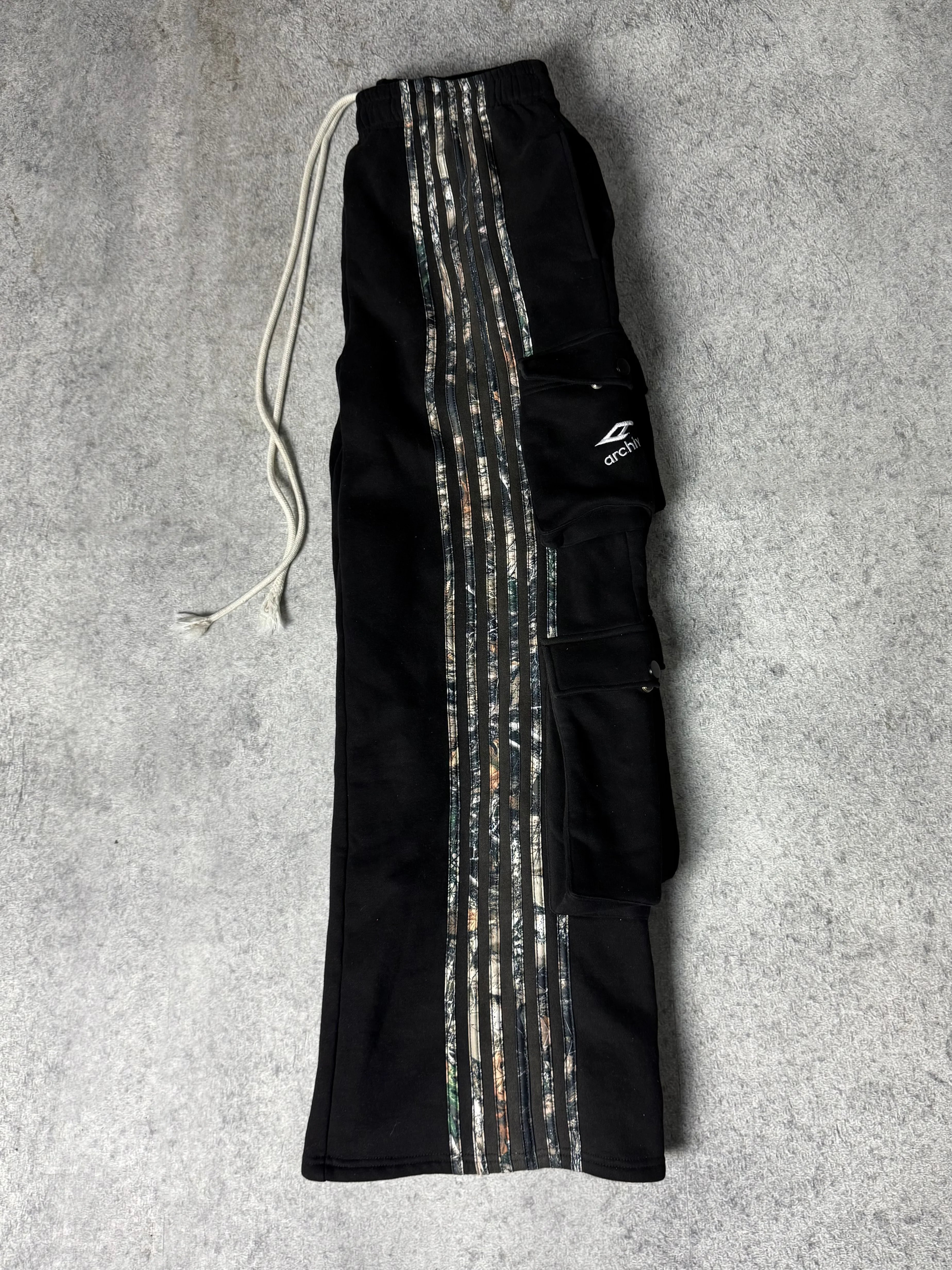 ARCHIVE HUNTER CARGO STRIPE SWEATPANTS CAMO - BLACK - Image 5
